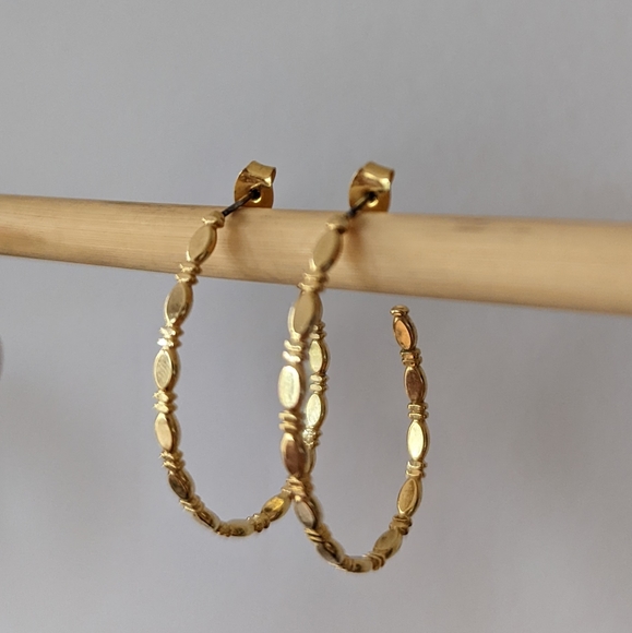 Jewelry - Gold earrings